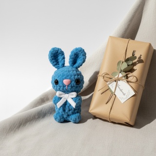 Króliczek Szydełkowy Wielkanocny 12cm Niebieski Pluszowy Handmade